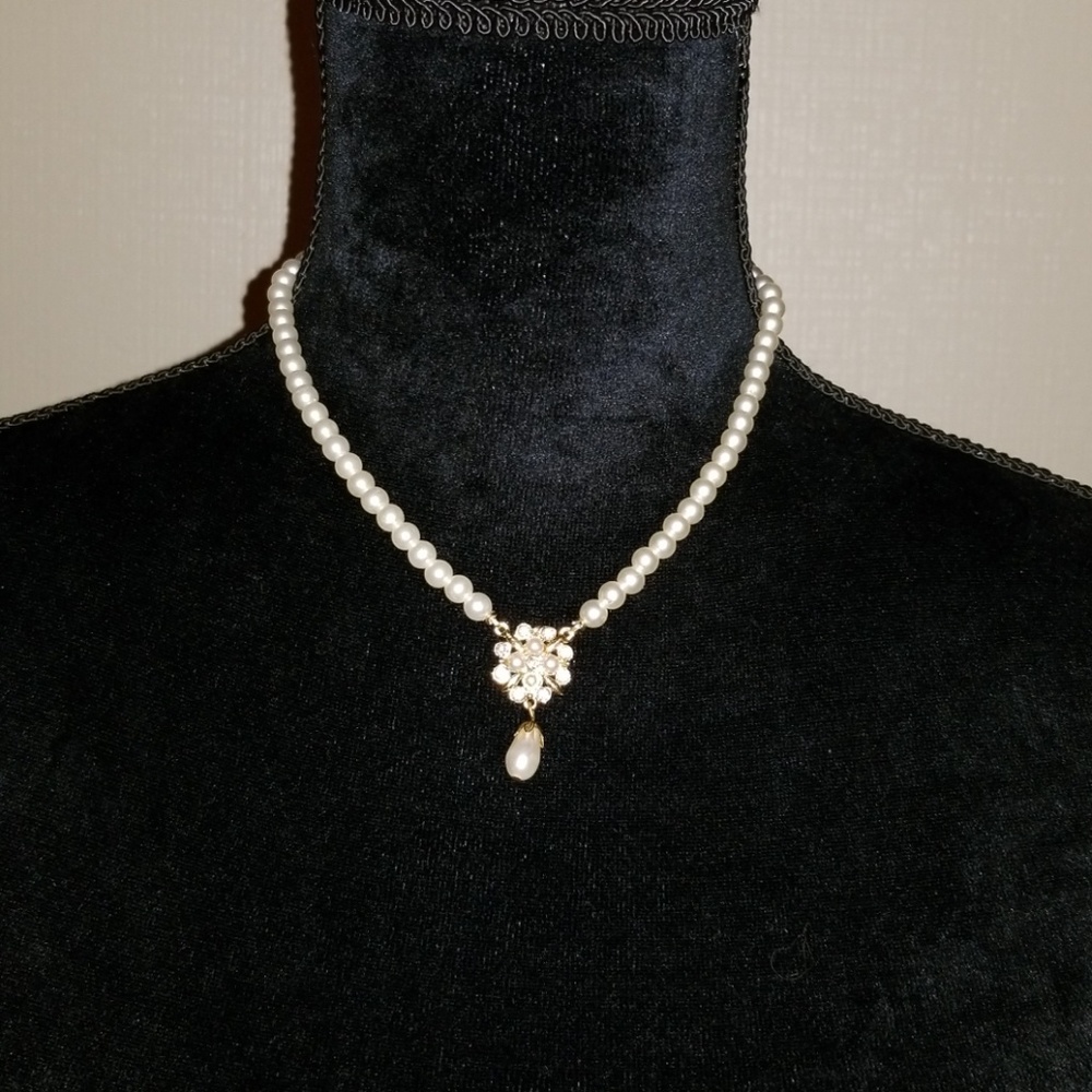 Pearl and Pendant Necklace